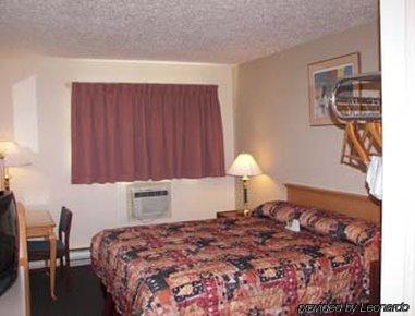 Kelowna Good Night Inn Room photo